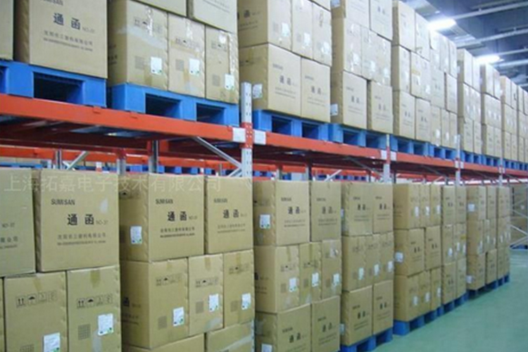 塑料托盘工厂仓库上货架使用.jpg